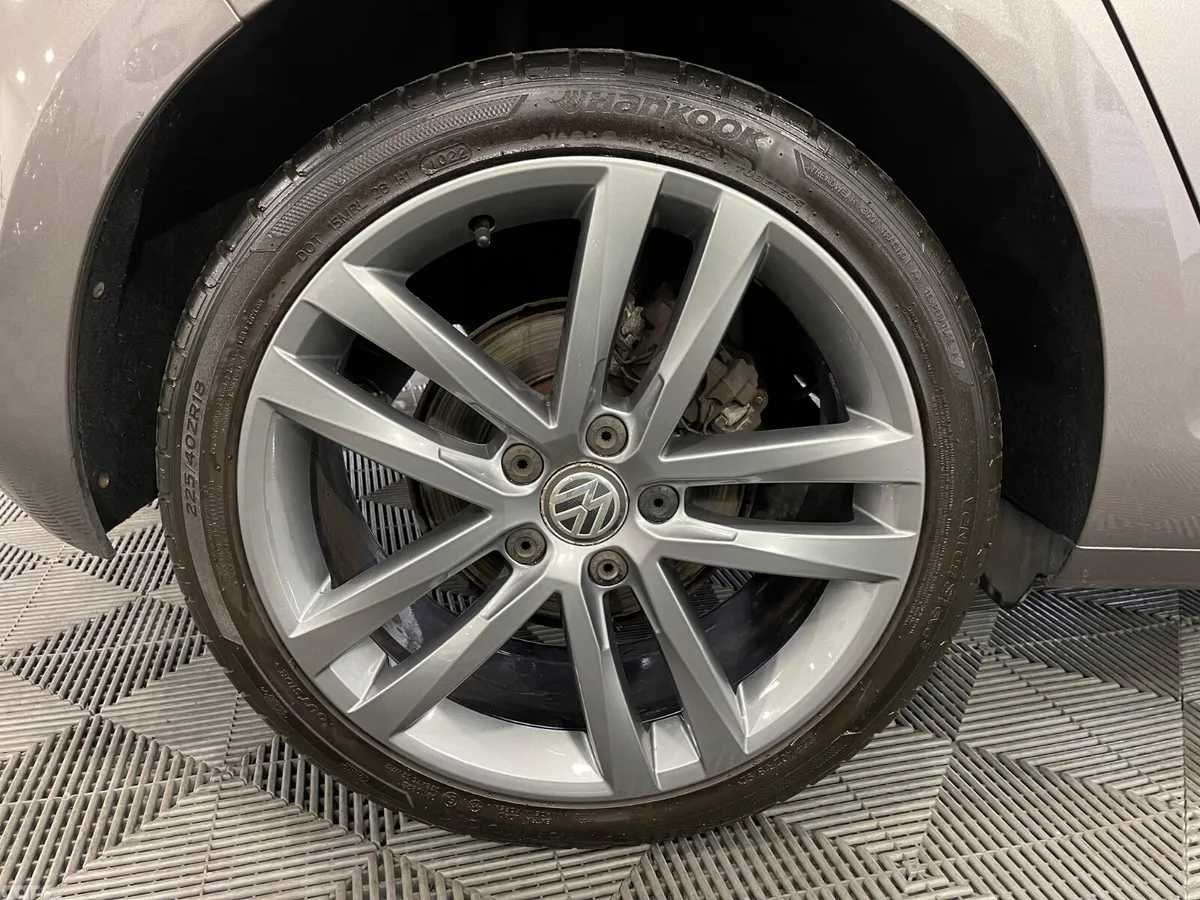 Volkswagen Golf Hatchback, Petrol, 2017, Grey