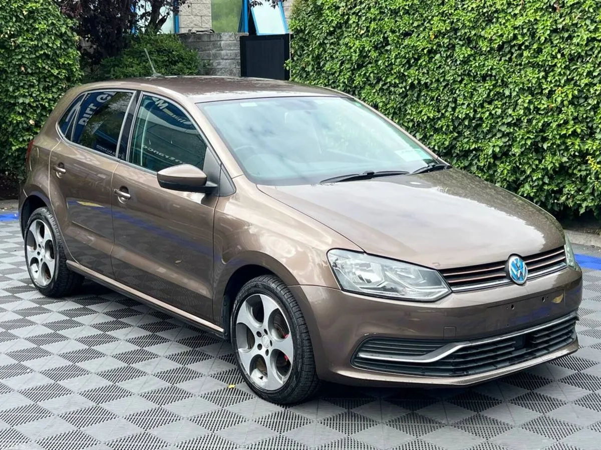 Volkswagen Polo Hatchback, Petrol, 2016, Brown