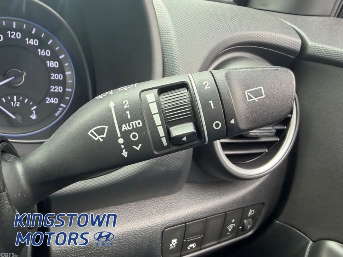 Hyundai KONA MPV, Petrol, 2019, Red