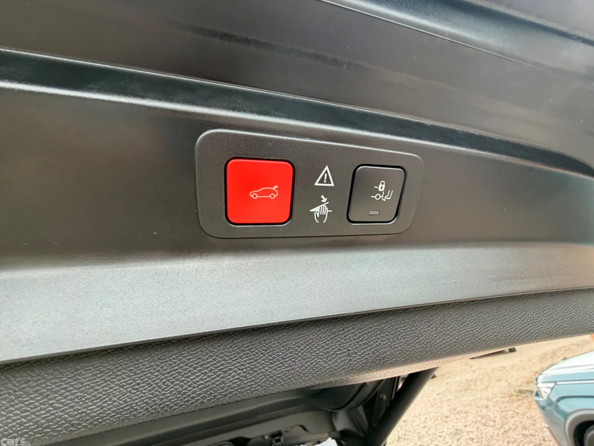 Peugeot 5008 SUV, Diesel, 2021, Blue