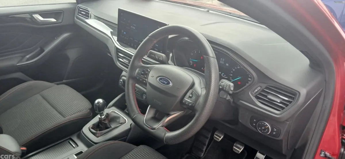 Ford Focus Hatchback, Petrol, 2023, Red