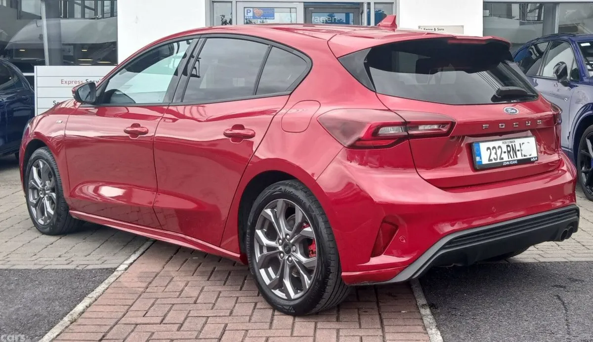 Ford Focus Hatchback, Petrol, 2023, Red