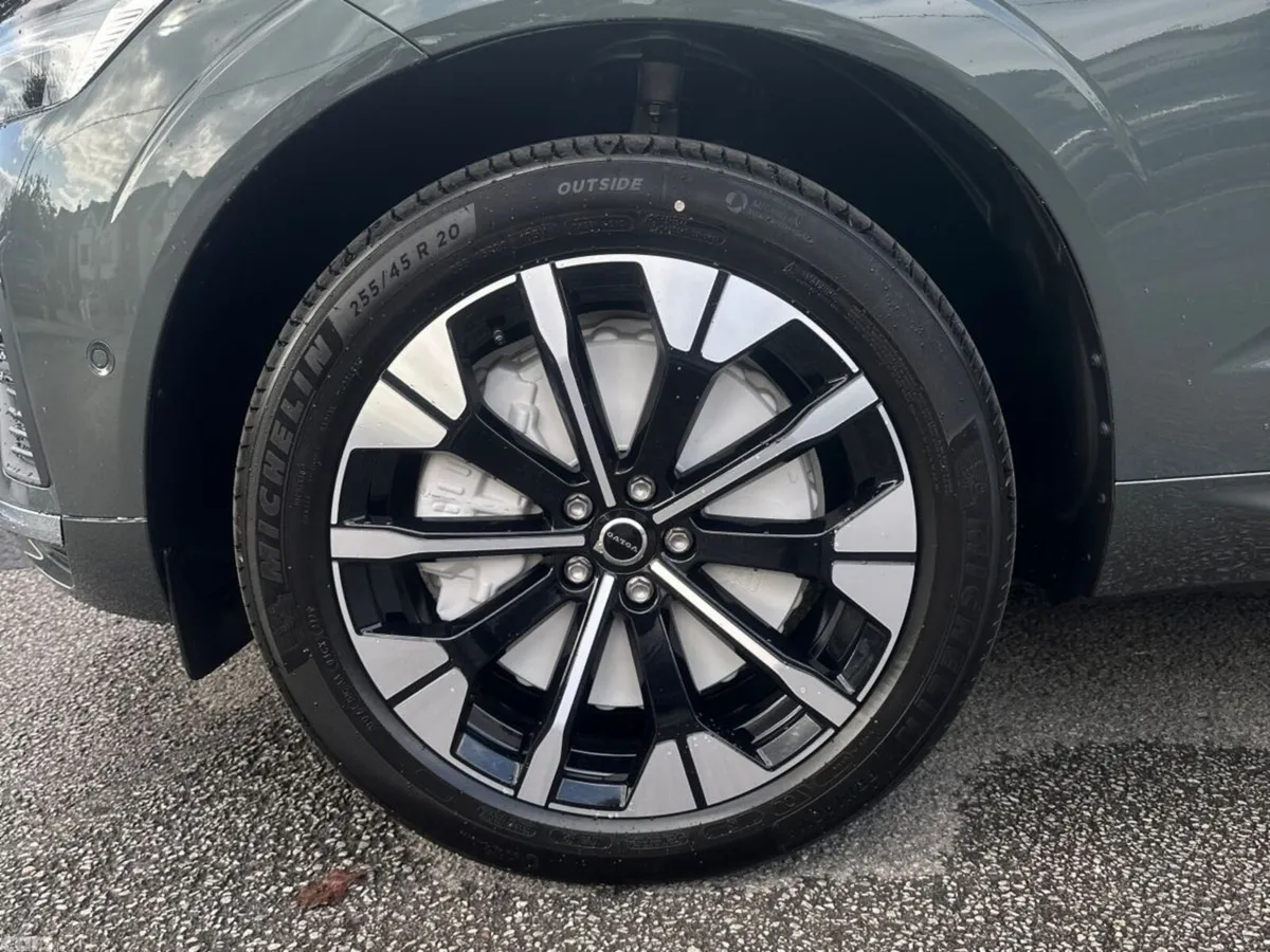 Volvo XC60 SUV, Petrol Plug-in Hybrid, 2026, Green