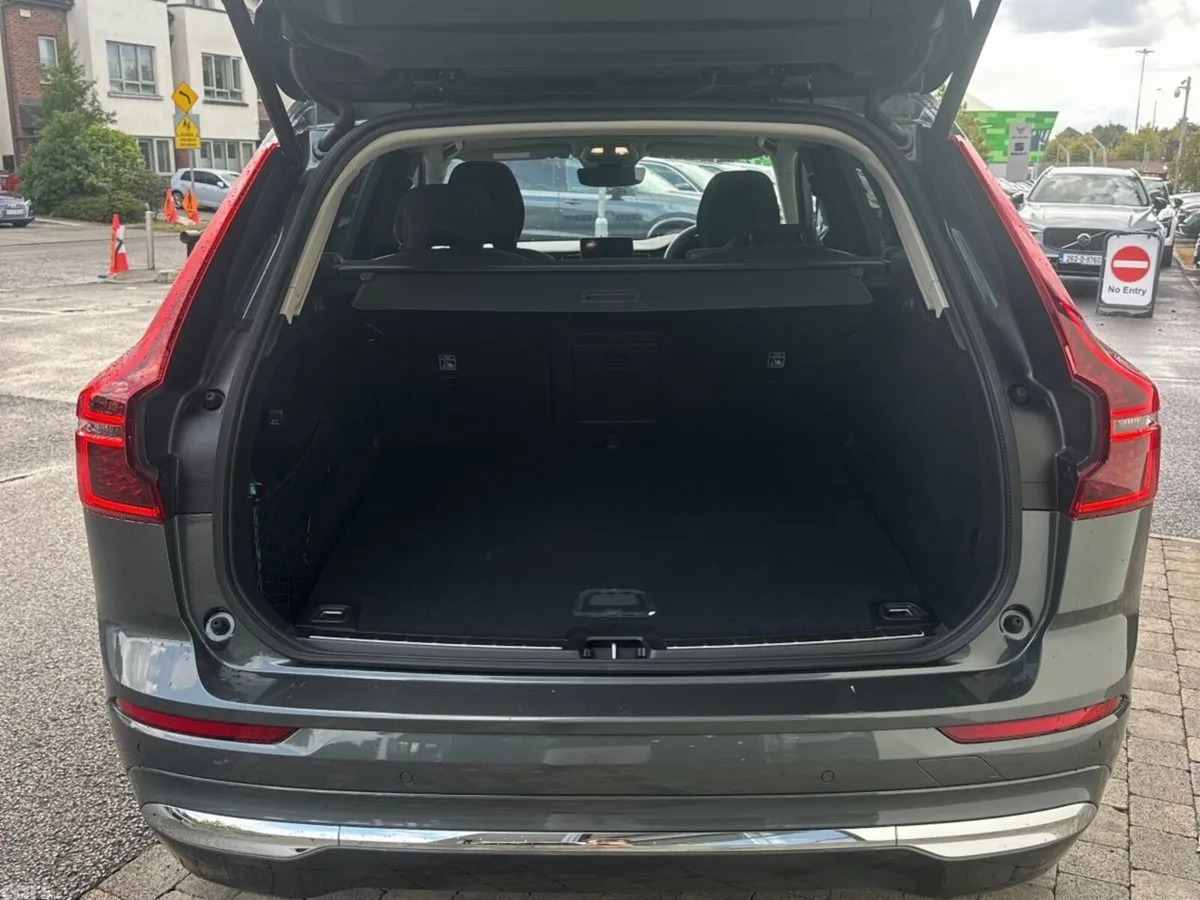 Volvo XC60 SUV, Petrol Plug-in Hybrid, 2026, Green