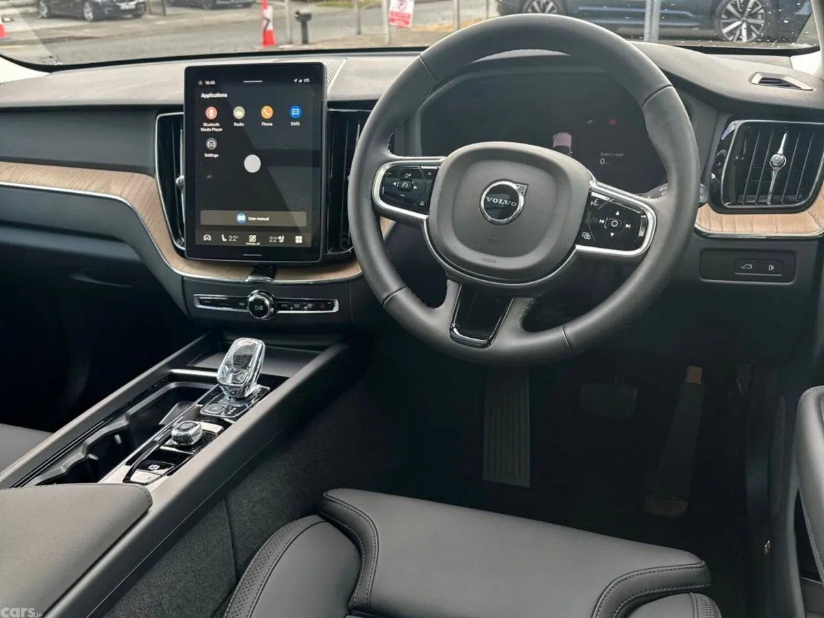 Volvo XC60 SUV, Petrol Plug-in Hybrid, 2026, Green