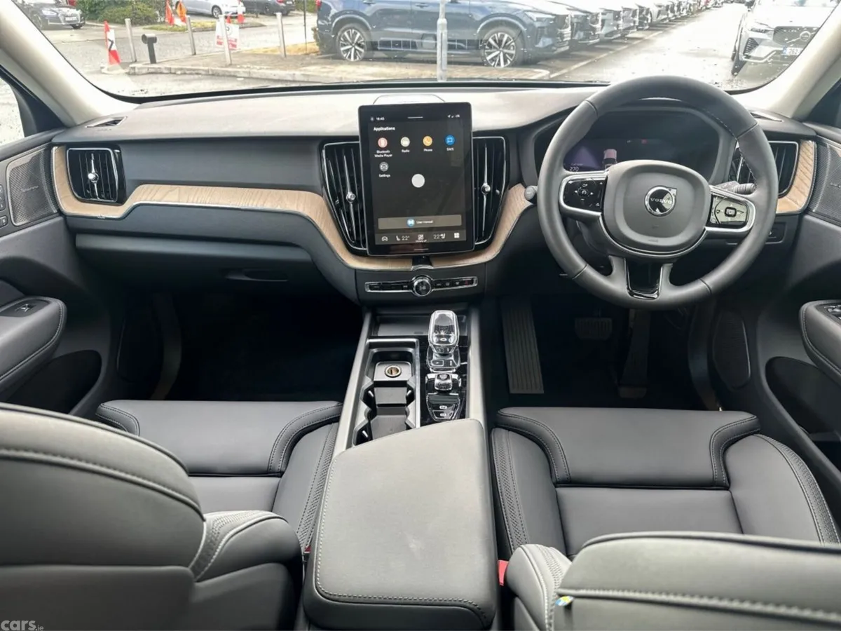 Volvo XC60 SUV, Petrol Plug-in Hybrid, 2026, Green