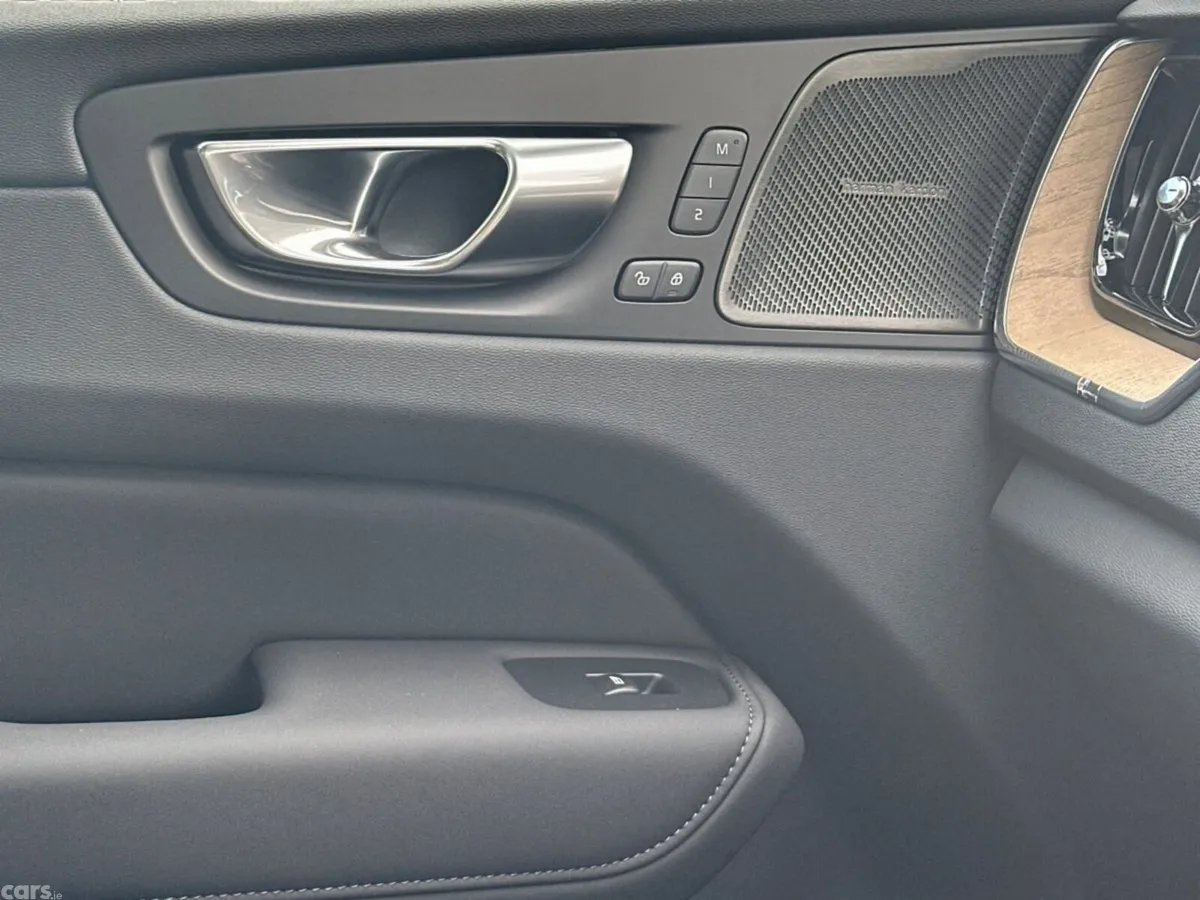 Volvo XC60 SUV, Petrol Plug-in Hybrid, 2026, Green