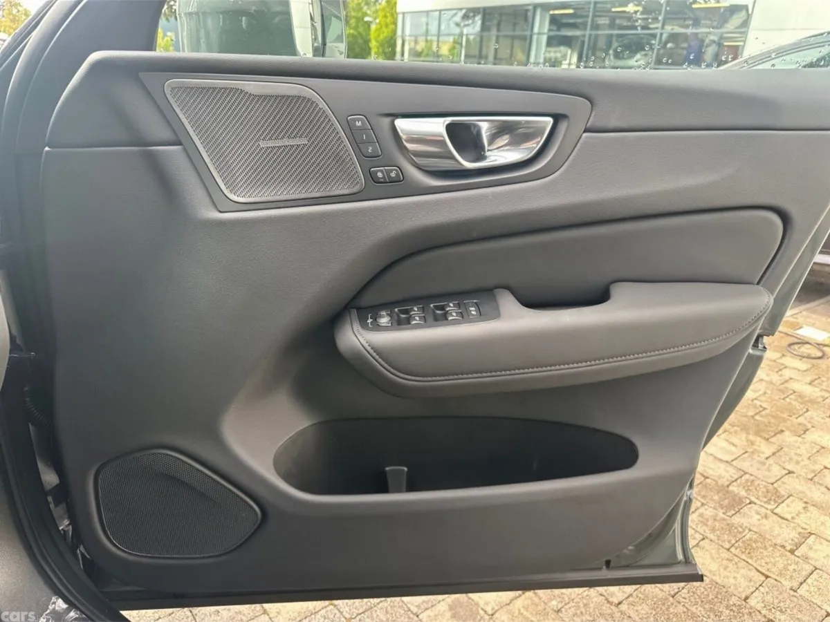 Volvo XC60 SUV, Petrol Plug-in Hybrid, 2026, Green