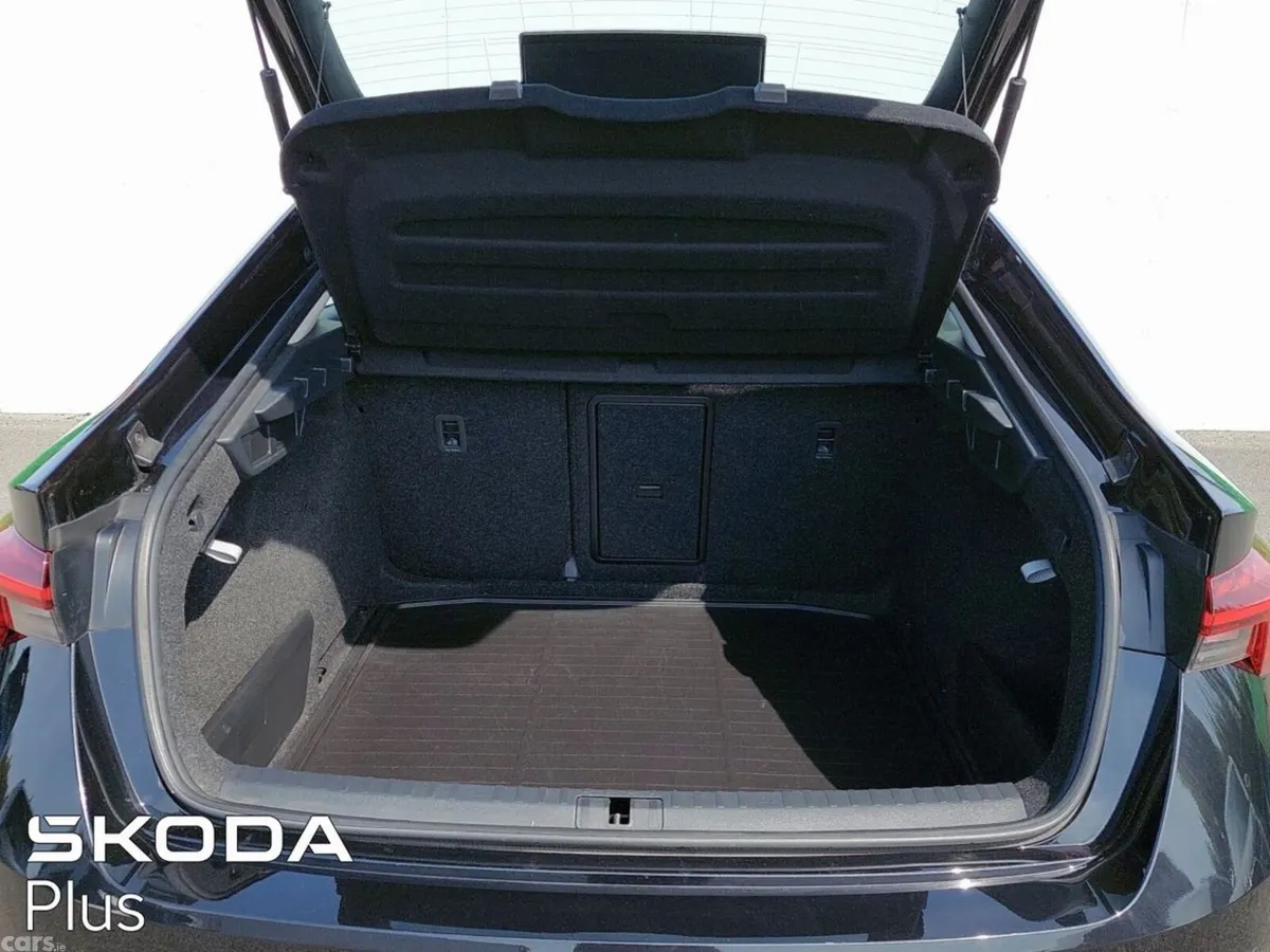 Skoda Octavia Saloon, Diesel, 2024, Black