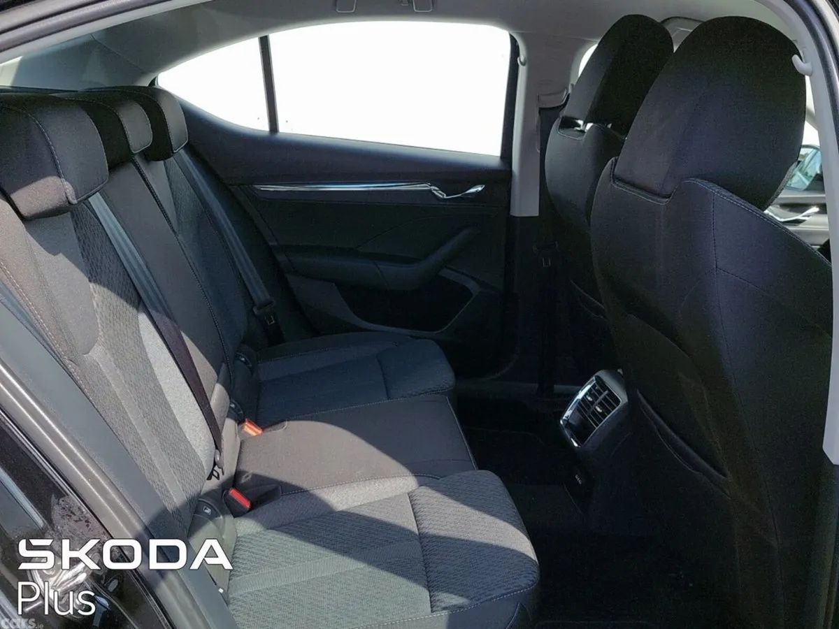 Skoda Octavia Saloon, Diesel, 2024, Black