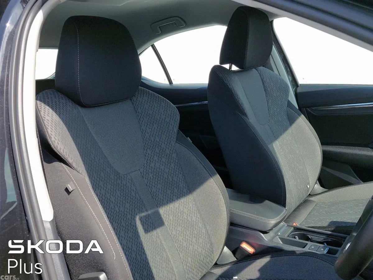Skoda Octavia Saloon, Diesel, 2024, Black