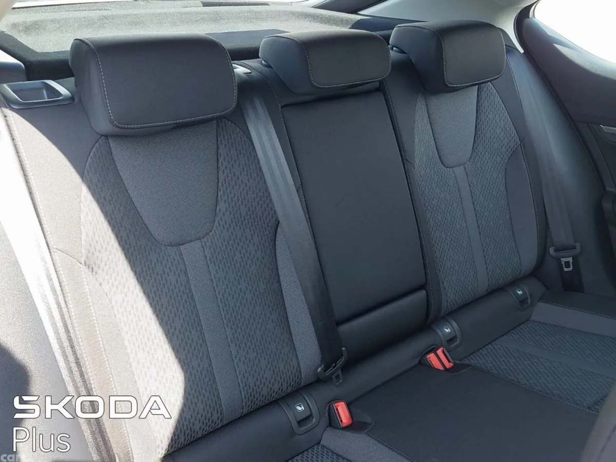Skoda Octavia Saloon, Diesel, 2024, Black