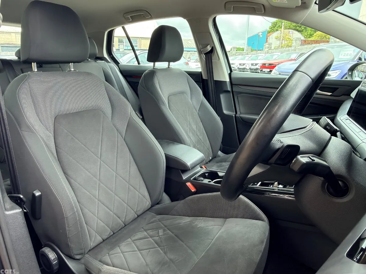 Volkswagen Golf Estate, Diesel, 2023, Black