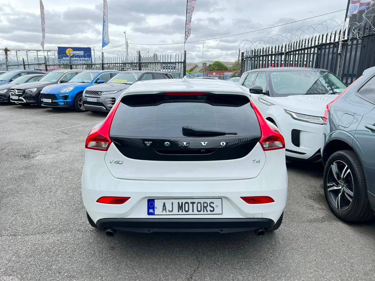 Volvo V40 Hatchback, Petrol, 2015, White