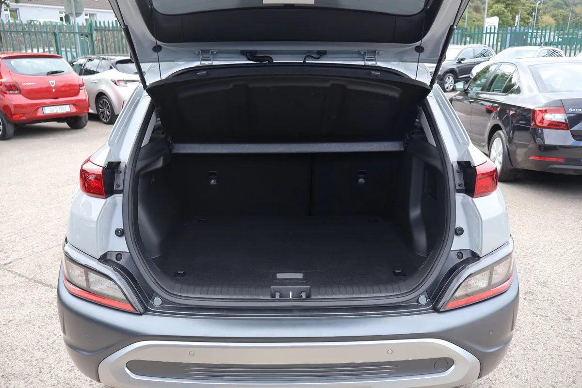 Hyundai KONA MPV, Petrol, 2022, Grey