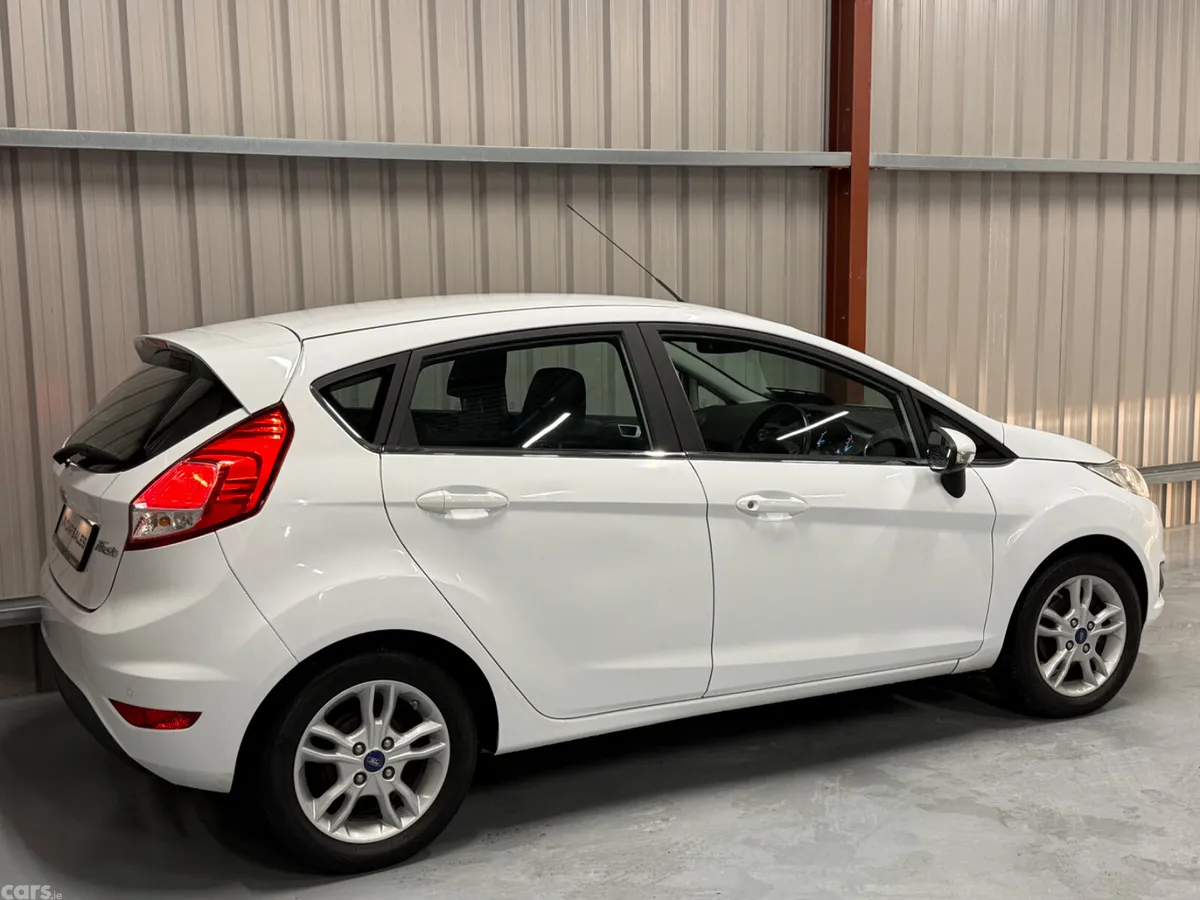 Ford Fiesta Hatchback, Petrol, 2015, White