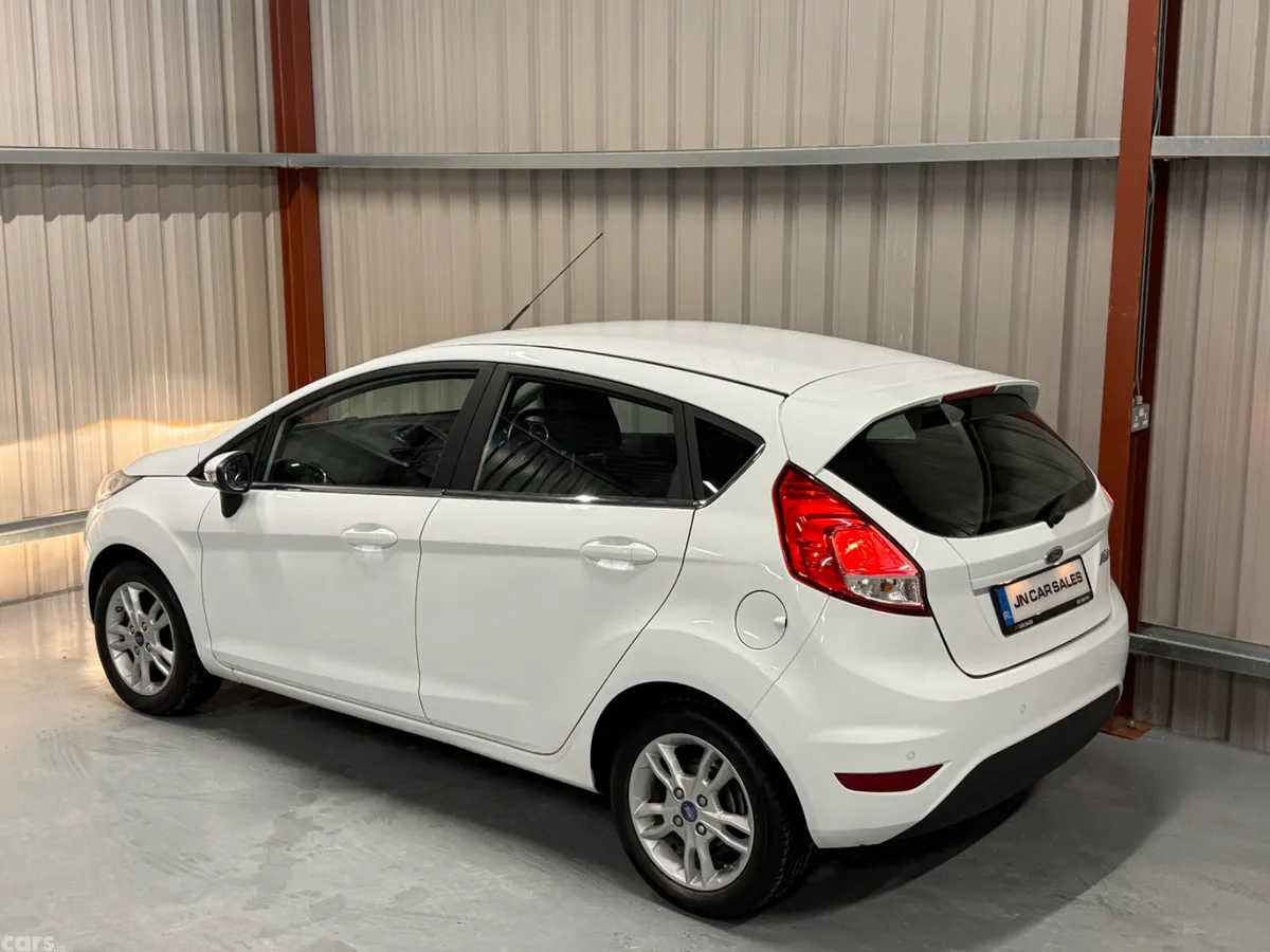 Ford Fiesta Hatchback, Petrol, 2015, White
