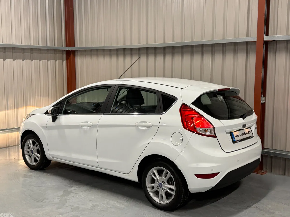 Ford Fiesta Hatchback, Petrol, 2015, White