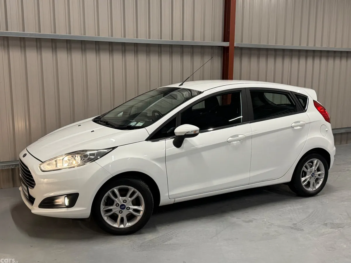 Ford Fiesta Hatchback, Petrol, 2015, White