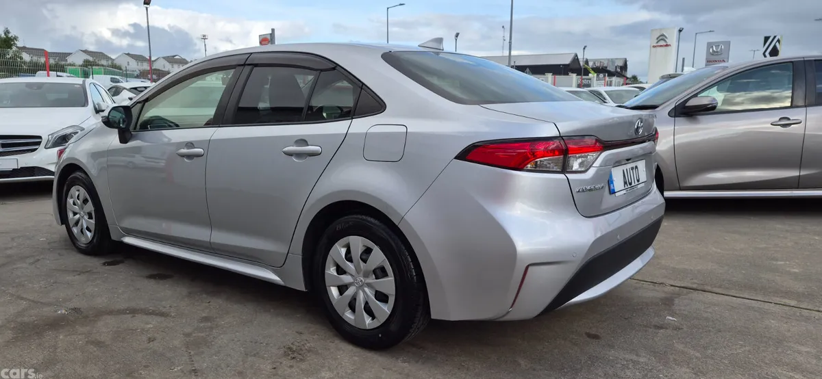 Toyota Corolla Saloon, Petrol Hybrid, 2021, Silver