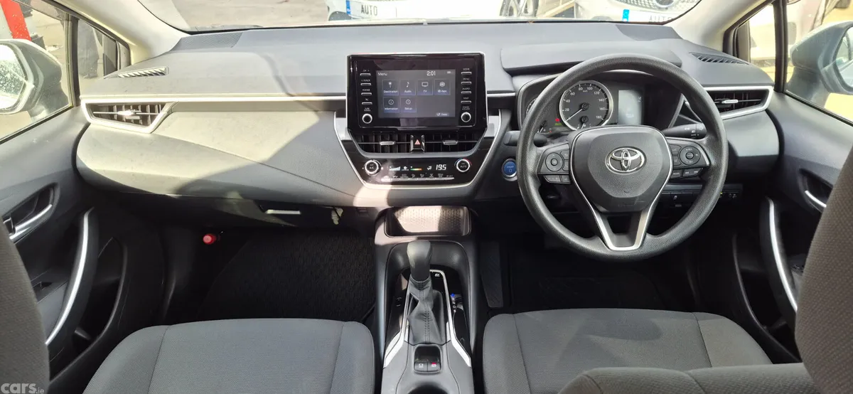 Toyota Corolla Saloon, Petrol Hybrid, 2021, Silver