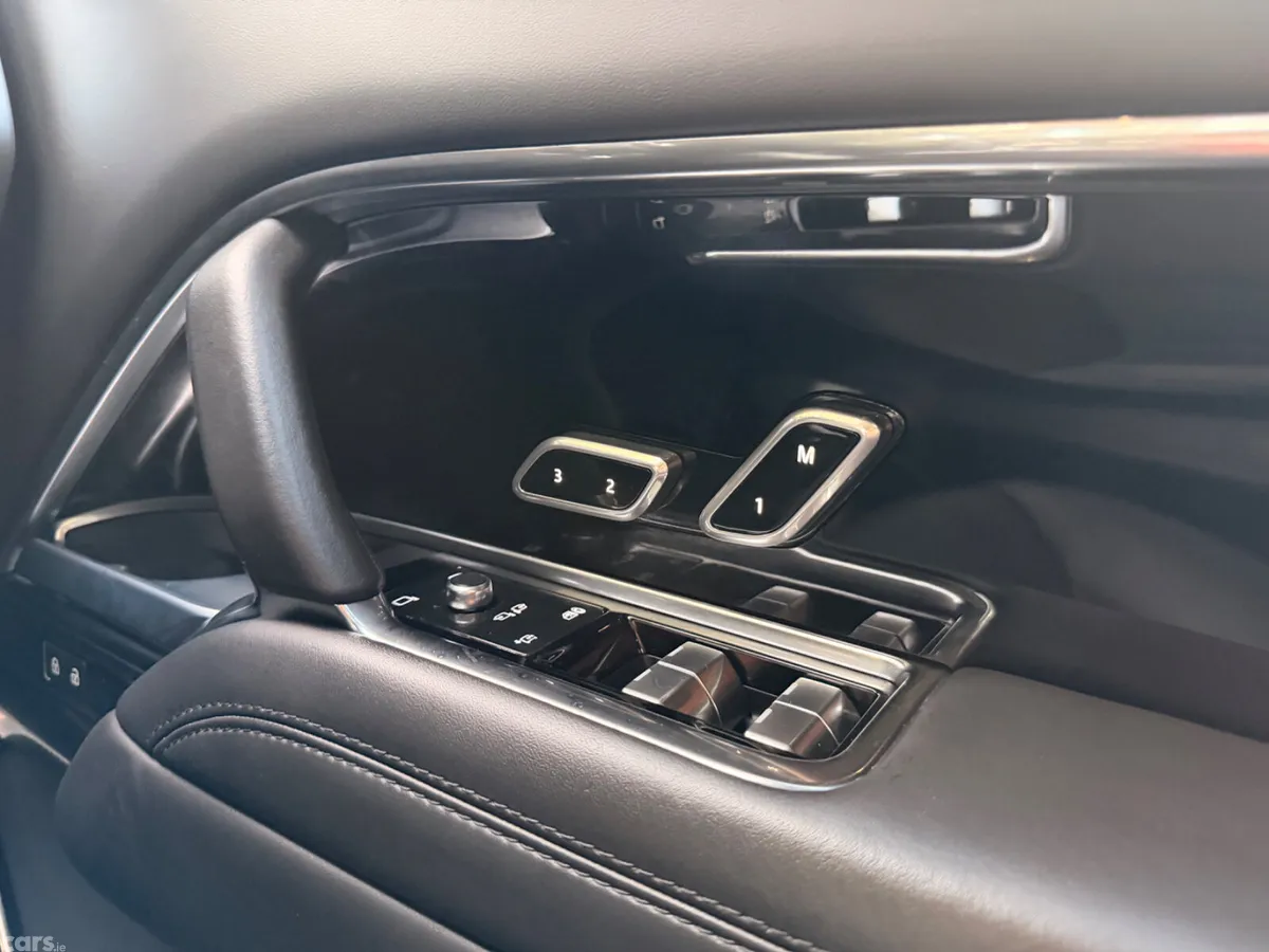 Land Rover Range Rover SUV, Petrol Plug-in Hybrid, 2023, Black