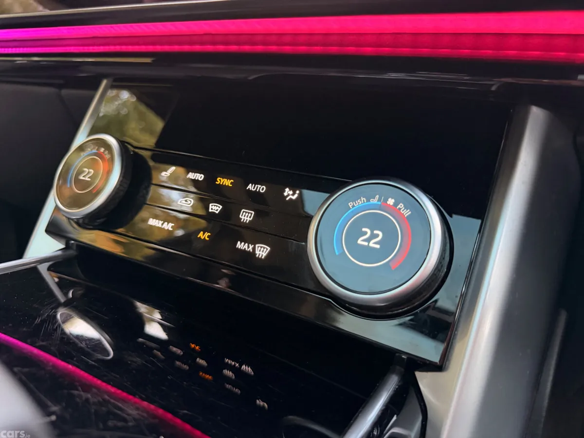 Land Rover Range Rover SUV, Petrol Plug-in Hybrid, 2023, Black
