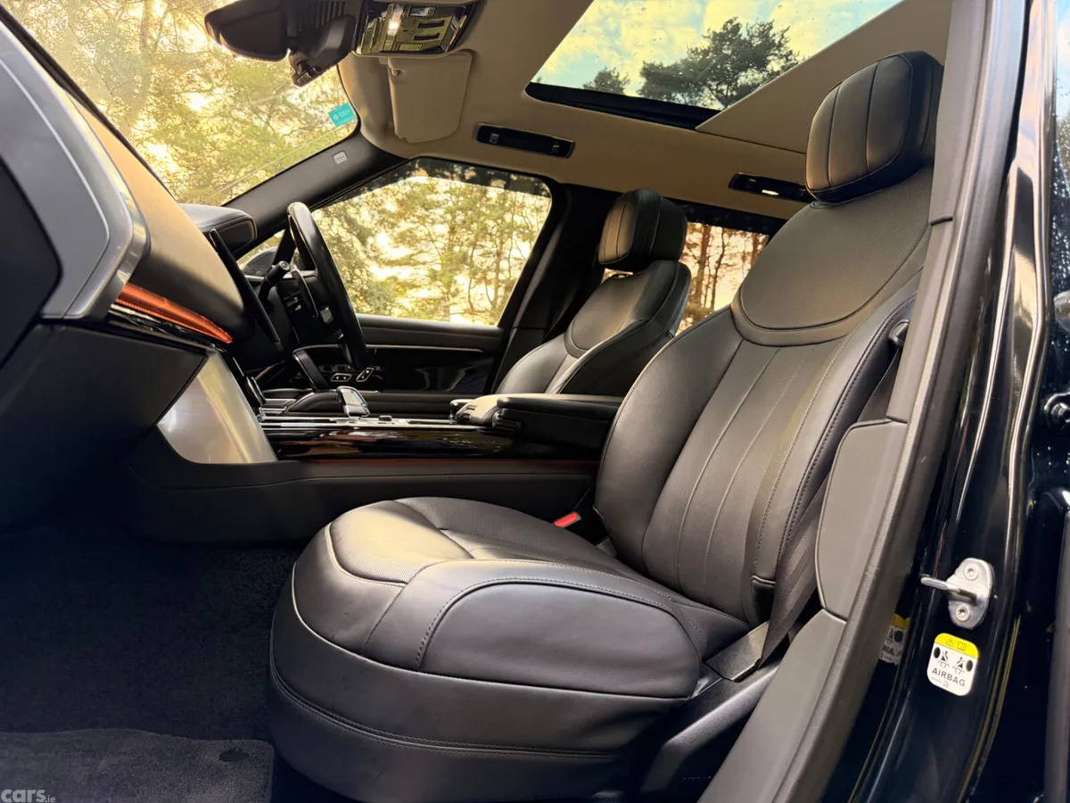 Land Rover Range Rover SUV, Petrol Plug-in Hybrid, 2023, Black