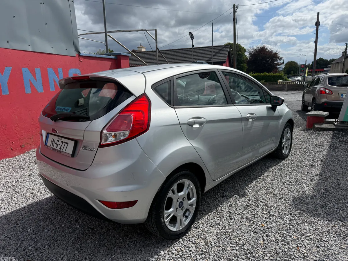 Ford Fiesta Hatchback, Petrol, 2014, Silver