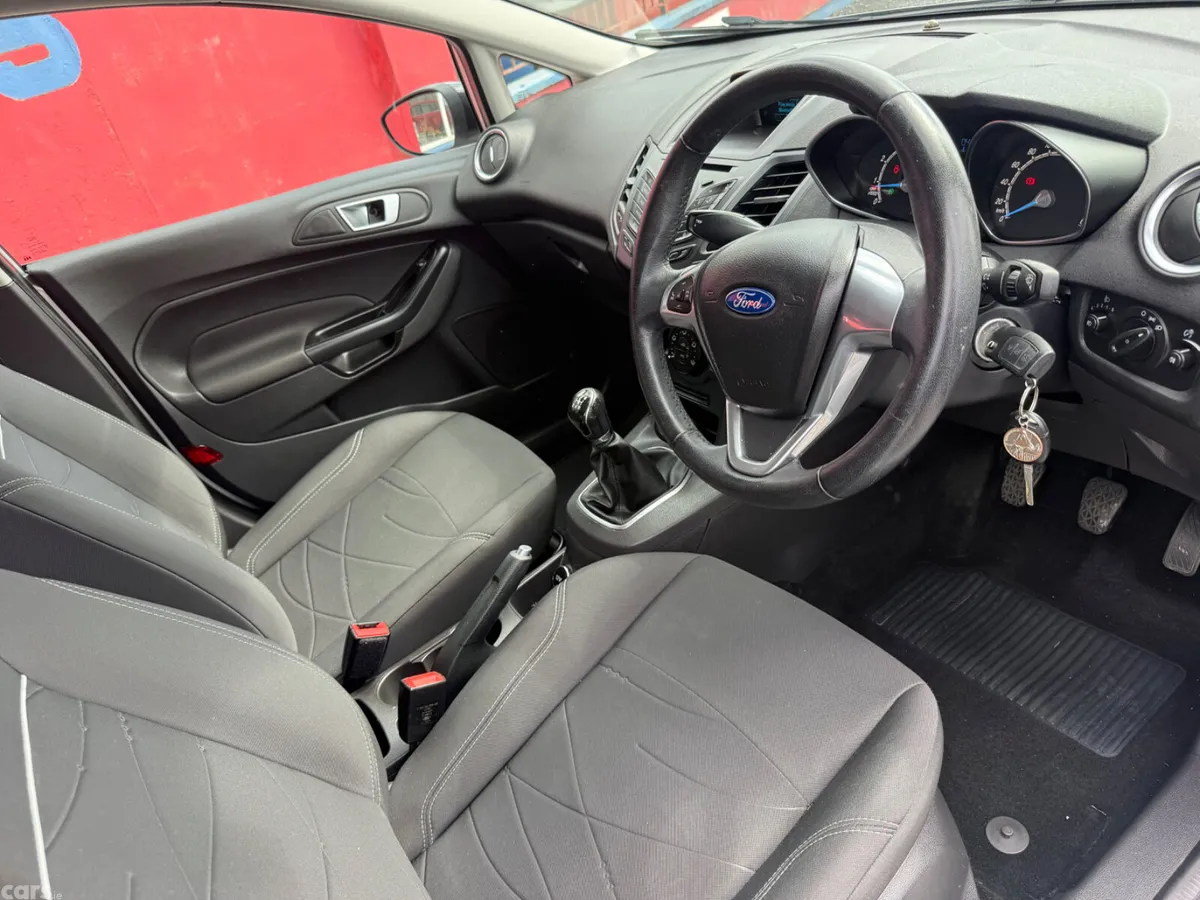 Ford Fiesta Hatchback, Petrol, 2014, Silver