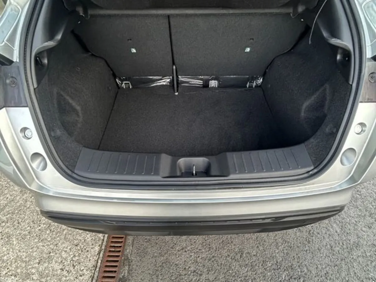 Nissan Juke MPV, Petrol, 2023, Grey