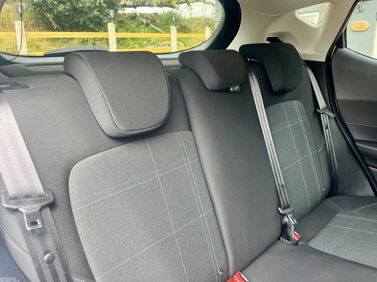 Ford Fiesta Hatchback, Petrol, 2020, White