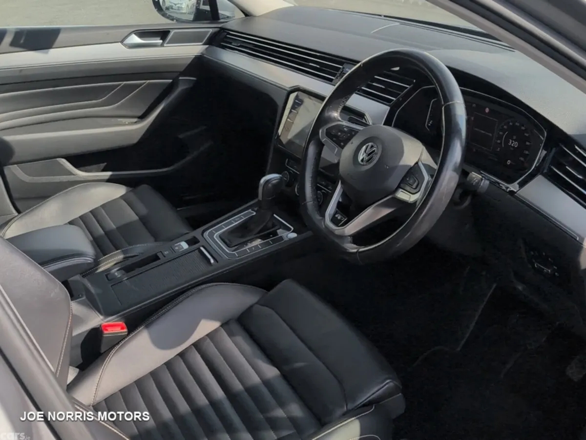 Volkswagen Passat Saloon, Petrol, 2020, Grey