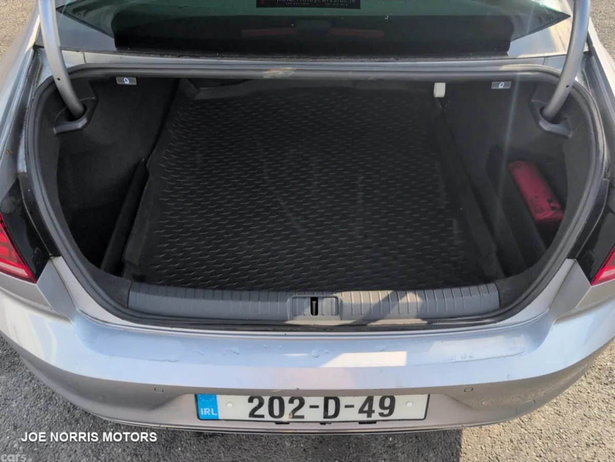 Volkswagen Passat Saloon, Petrol, 2020, Grey