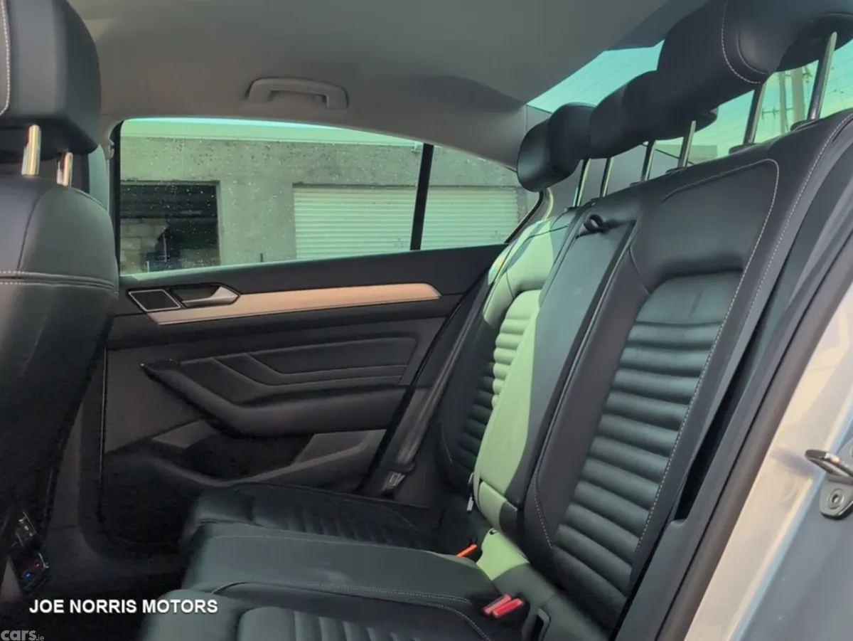 Volkswagen Passat Saloon, Petrol, 2020, Grey