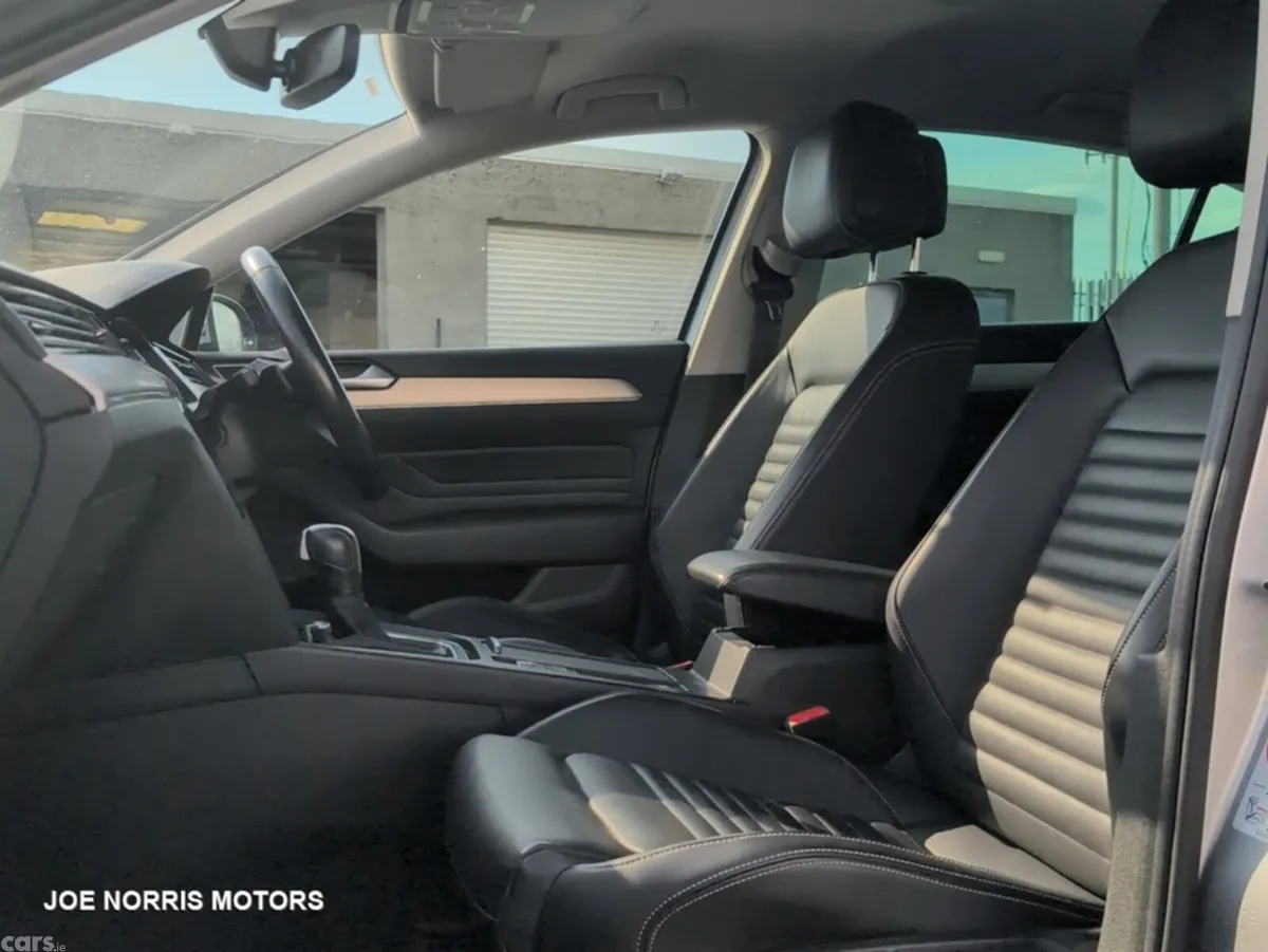 Volkswagen Passat Saloon, Petrol, 2020, Grey