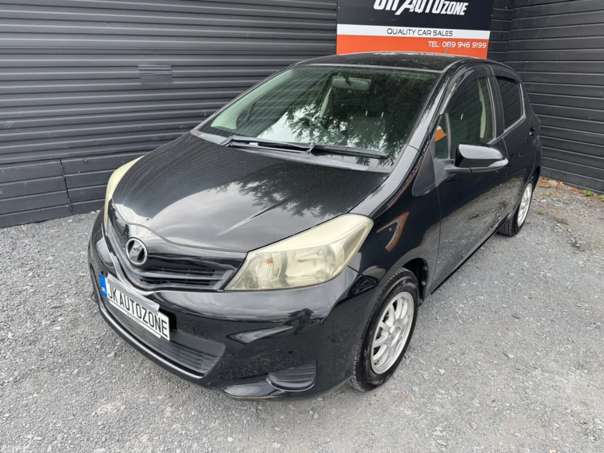 Toyota Yaris Hatchback, Petrol, 2013, Black