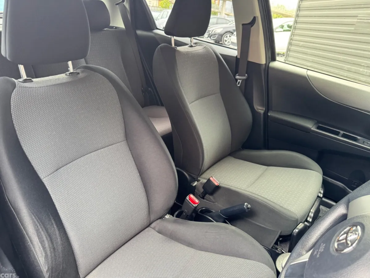 Toyota Yaris Hatchback, Petrol, 2013, Black