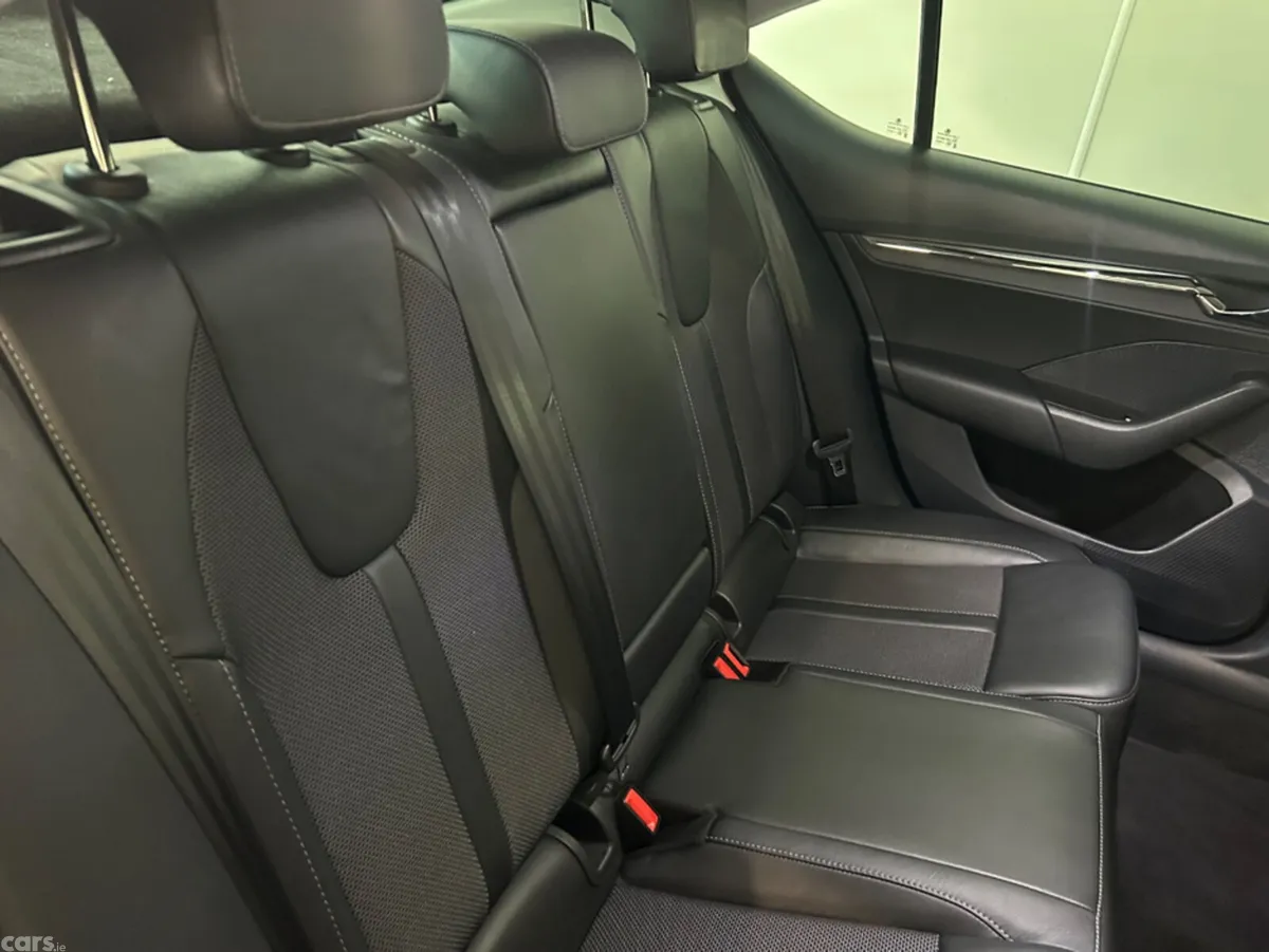Skoda Octavia Hatchback, Diesel, 2023, Black