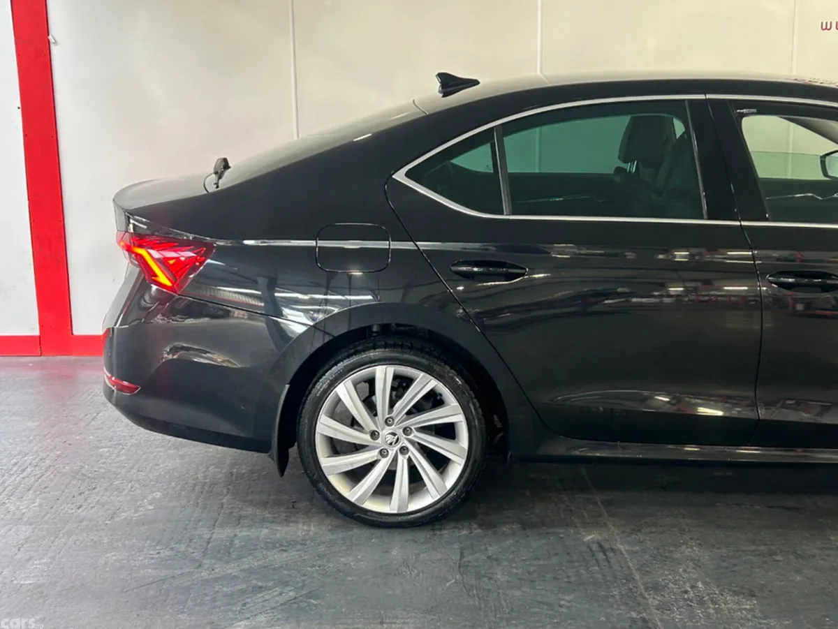 Skoda Octavia Hatchback, Diesel, 2023, Black