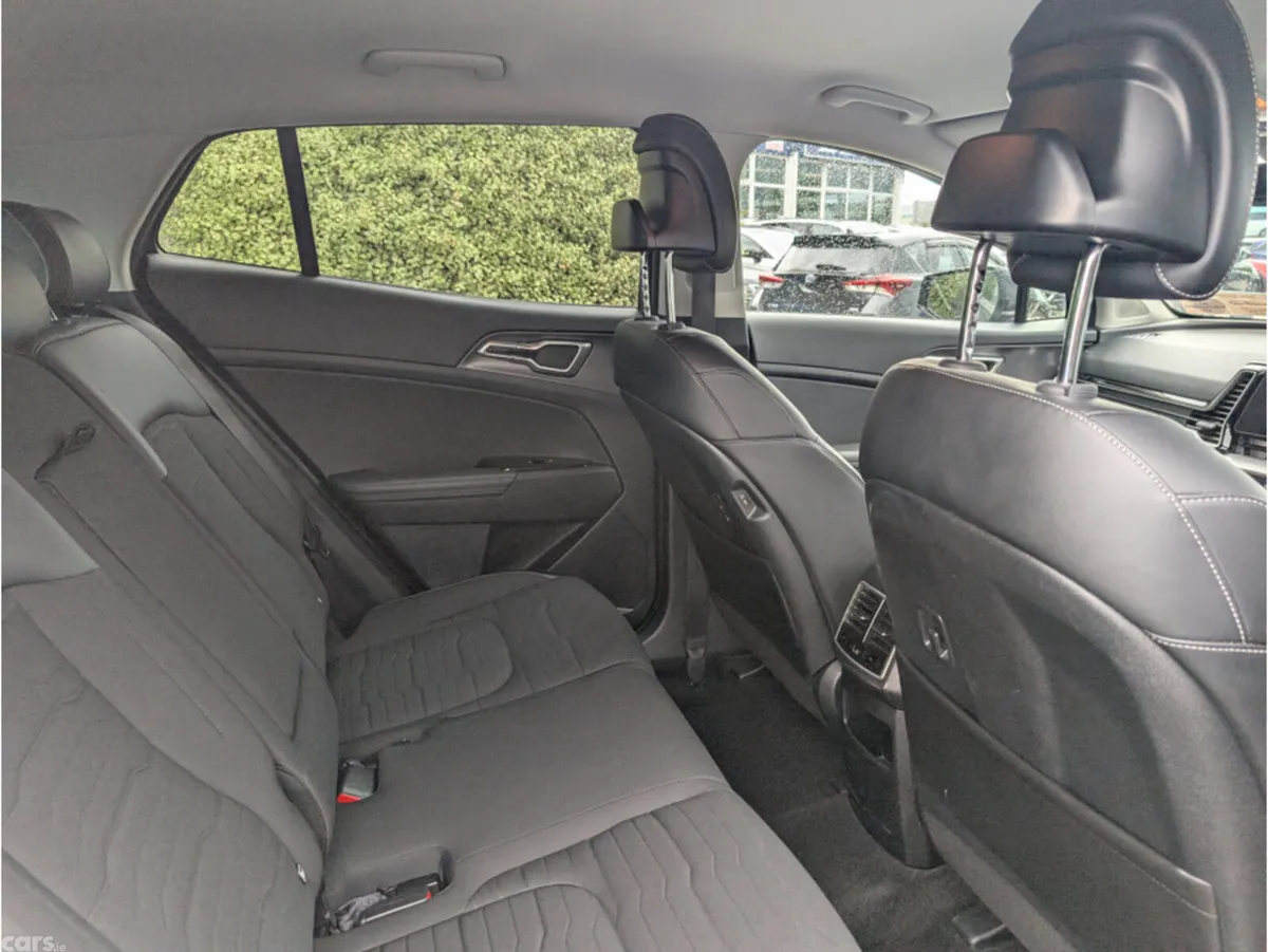 Kia Sportage MPV, Petrol Plug-in Hybrid, 2022, Black