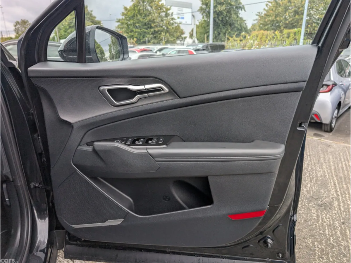 Kia Sportage MPV, Petrol Plug-in Hybrid, 2022, Black