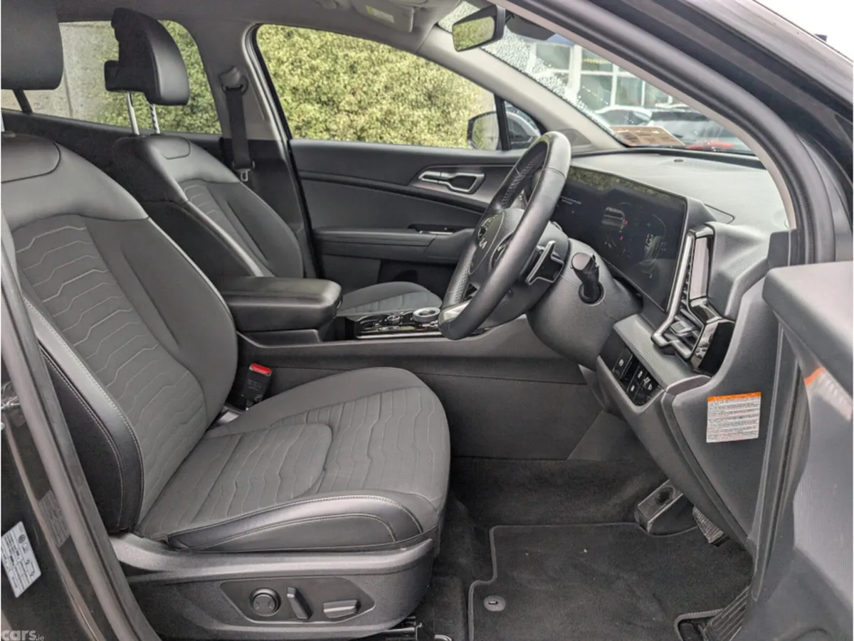 Kia Sportage MPV, Petrol Plug-in Hybrid, 2022, Black
