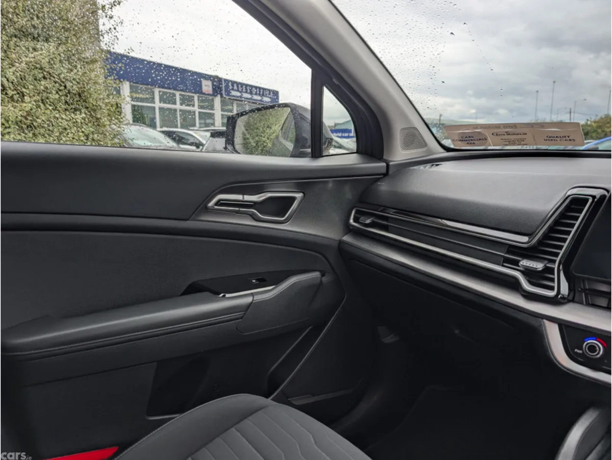 Kia Sportage MPV, Petrol Plug-in Hybrid, 2022, Black