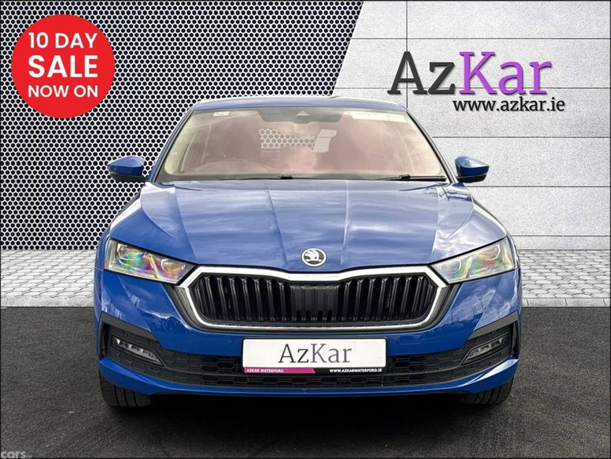 Skoda Octavia Hatchback, Petrol Plug-in Hybrid, 2023, Blue