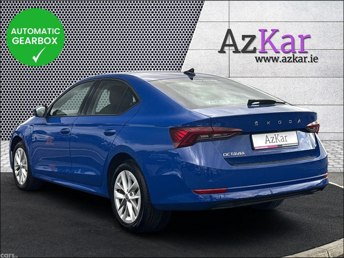 Skoda Octavia Hatchback, Petrol Plug-in Hybrid, 2023, Blue