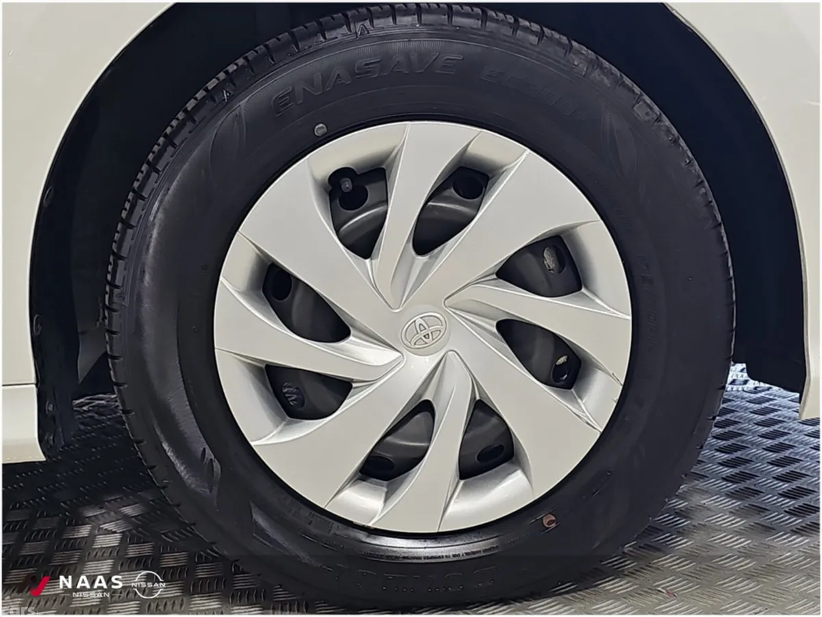 Toyota Yaris Hatchback, Petrol Hybrid, 2024, White