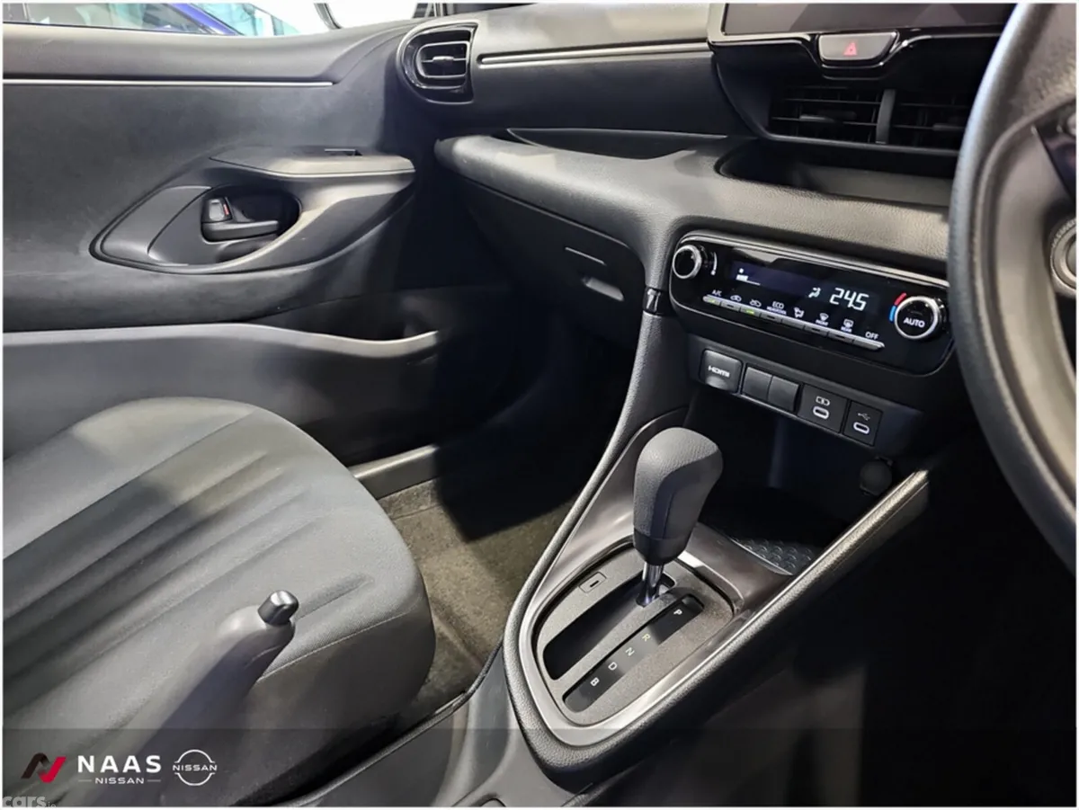 Toyota Yaris Hatchback, Petrol Hybrid, 2024, White