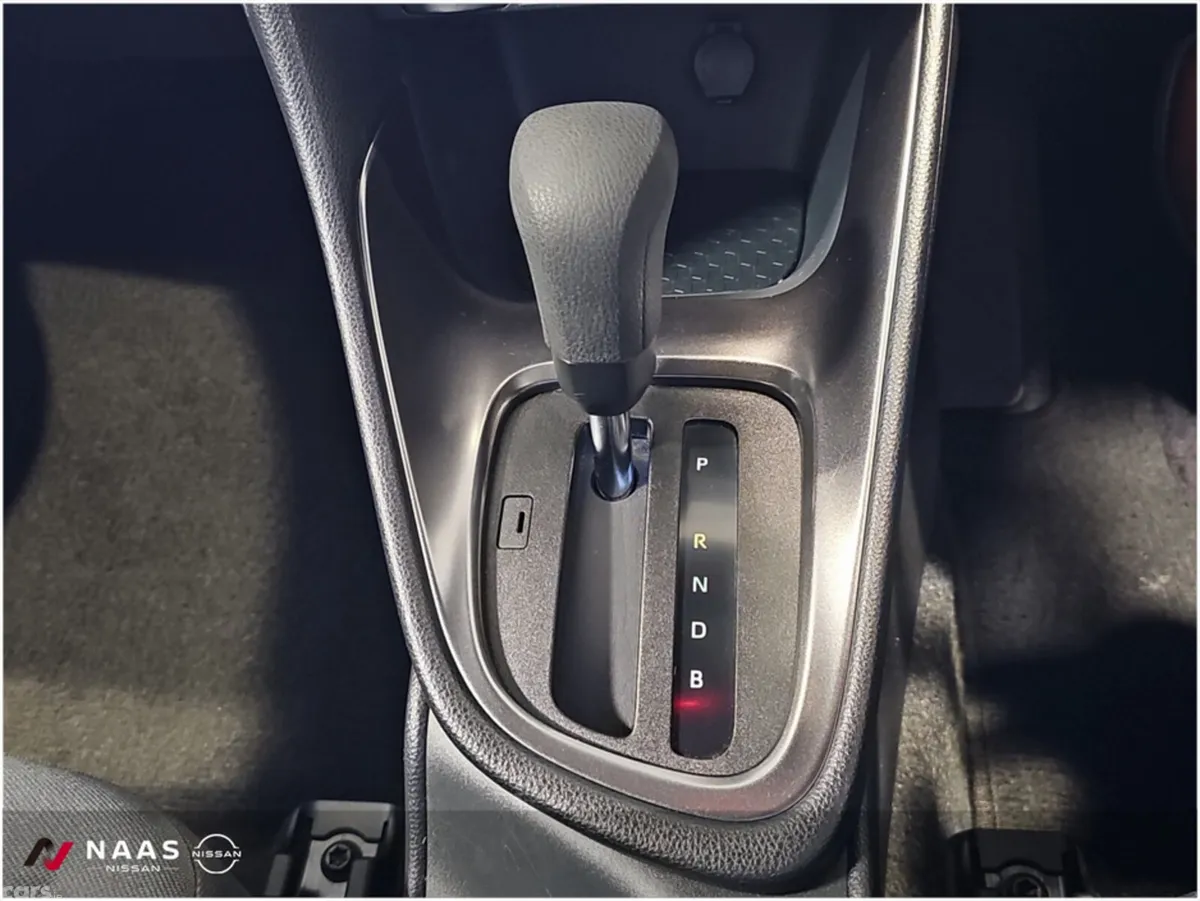 Toyota Yaris Hatchback, Petrol Hybrid, 2024, White