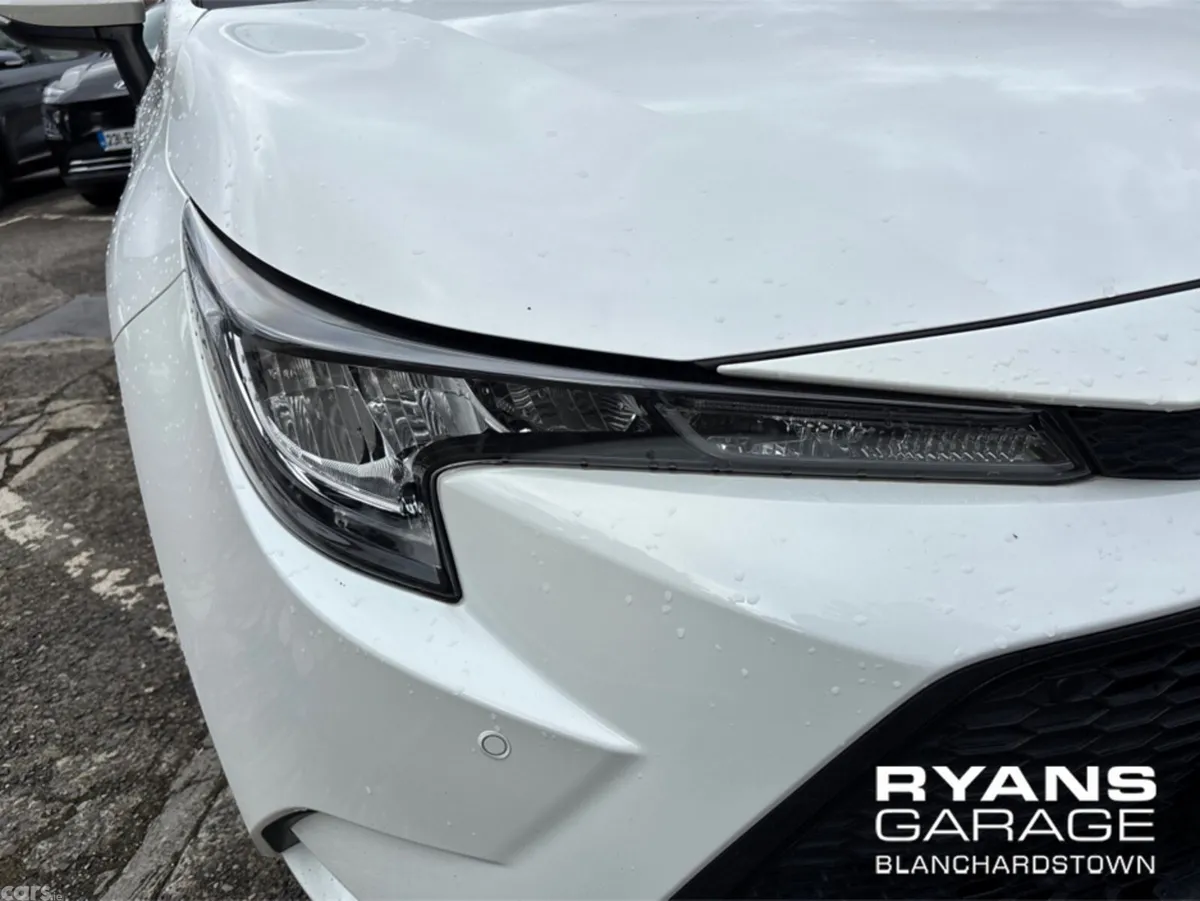 Toyota Corolla Saloon, Petrol Hybrid, 2021, White